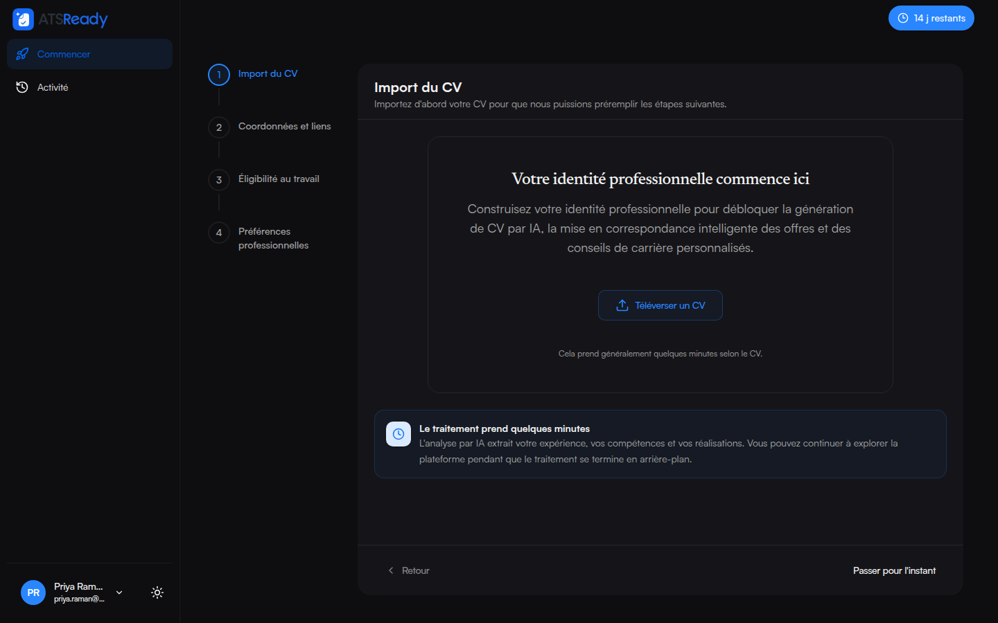L'étape d'importation du CV, avec les quatre étapes de configuration listées dans une barre latérale.